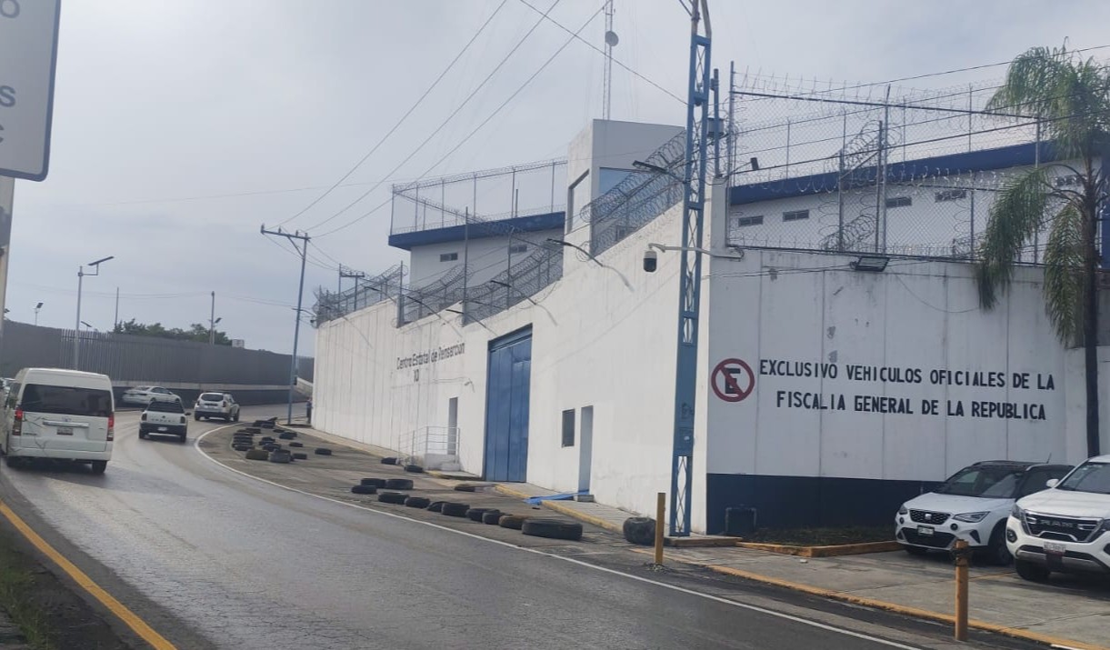 Juez niega prisión preventiva a mujer imputada por intentar ingresar celulares al penal femenil